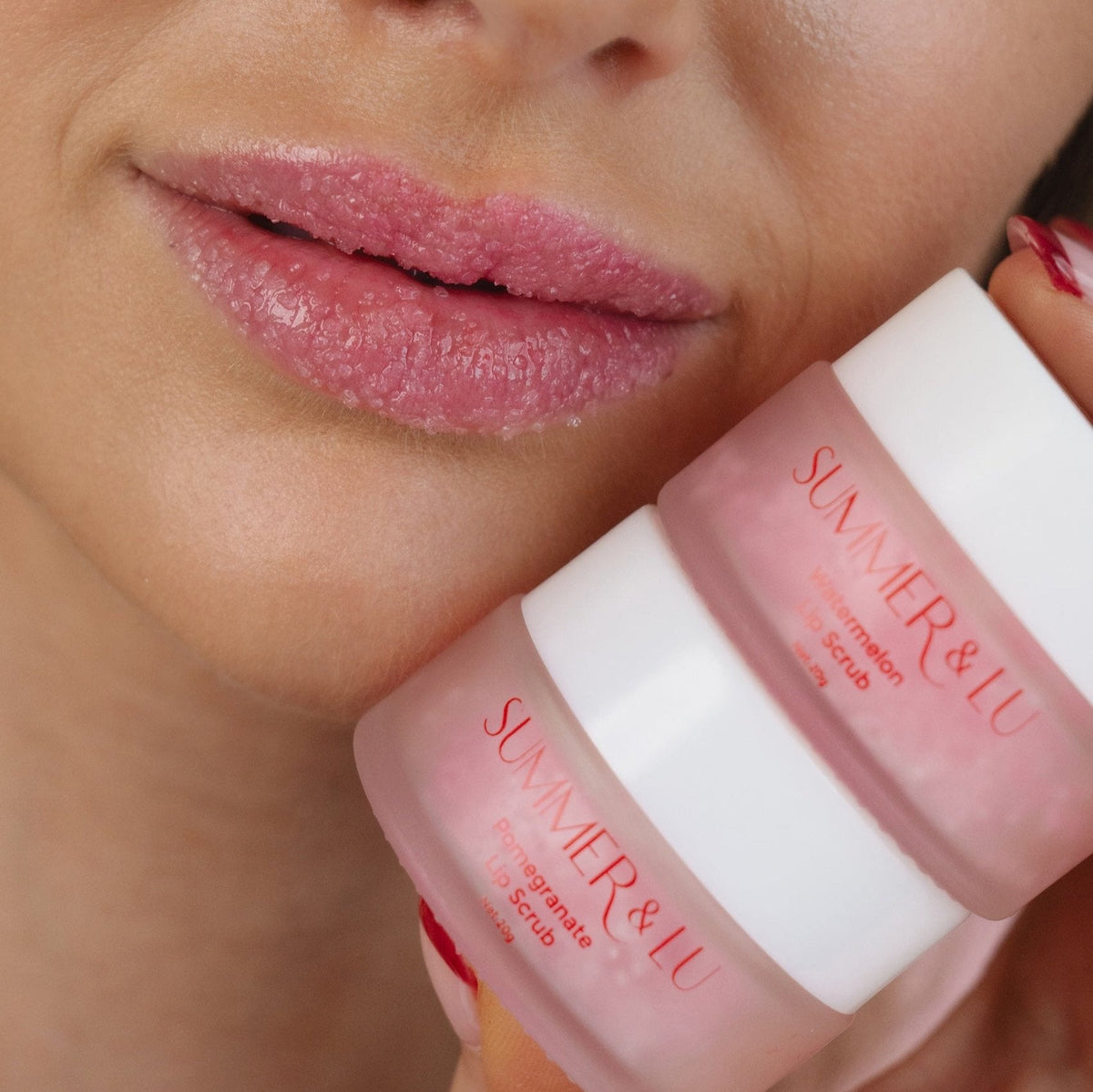 Gentle exfoliation for sensitive lips with natural ingredients