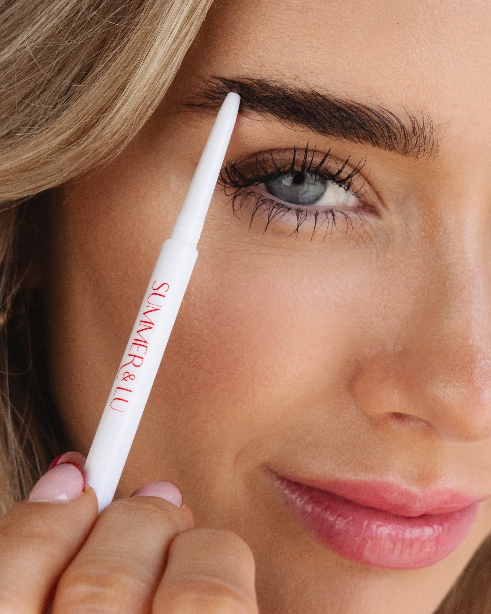 Defined laminated brow look using Brow Hold bristle side